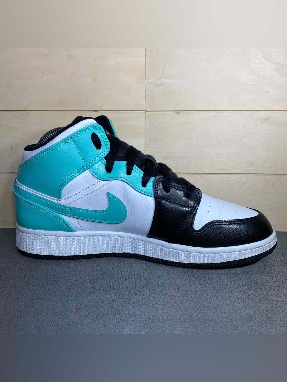 Nike Air Jordan 1 Tropical Twist Igloo Youth Size 6Y Shoes Aqua Black 554725-132 - Picture 3 of 11